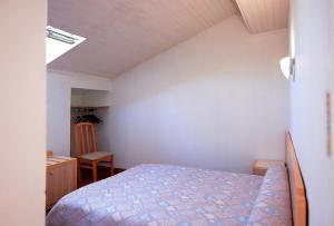Postel nebo postele na pokoji v ubytování Hôtel de Porticcio