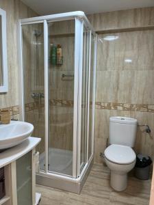 Koupelna v ubytování Nogalera Living Torremolinos Select + 19 fotografií