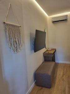 TV a/nebo společenská místnost v ubytování Azar Old Town