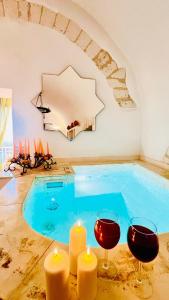 The swimming pool at or close to Stellaris Suite con Jacuzzi Vista Mare