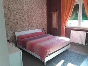a bedroom with a bed and a brick wall at Il Tuffatore in Capaccio-Paestum