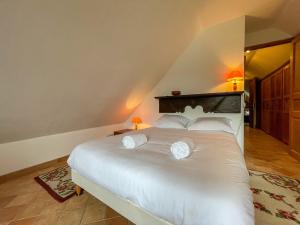a bedroom with a large white bed with two pillows at Rivage secret in Lézardrieux