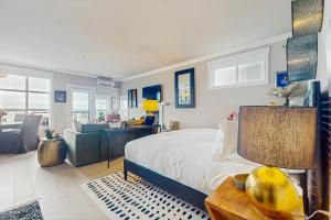 Prostor za sedenje u objektu The Beach Suite