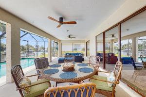 Bazén v ubytování Blue Dolphin nebo v jeho okolí