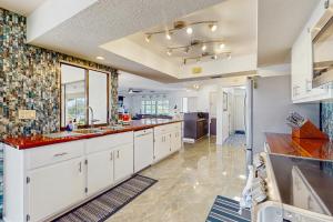 Kuchyň nebo kuchyňský kout v ubytování Blue Dolphin