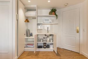 a hallway with white shelves and a door at TW Cyclinn Vila Olimpia in São Paulo