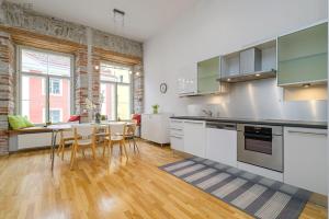 Η κουζίνα ή μικρή κουζίνα στο DICTUMFACTUM Noble Old Town