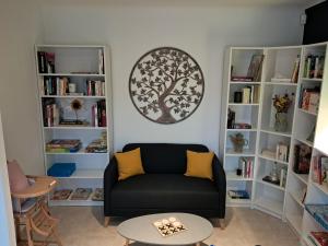 Hommikusöögiga majutusasutuse raamatukogu