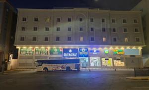 Fotografija v galeriji nastanitve فندق كنوز العنود مكة للغرف والشقق المفروشة توصيل مجاني للحرم - Knoz Al Anood Hotel Makkah For Furnished Rooms and Apartments Free Shuttle Service v Meki