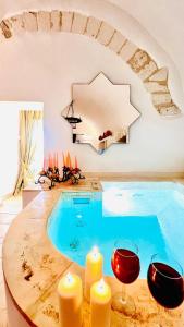 The swimming pool at or close to Stellaris Suite con Jacuzzi Vista Mare