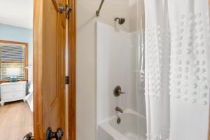 A bathroom at Changes In Attitude