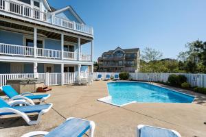 The swimming pool at or close to Changes In Attitude