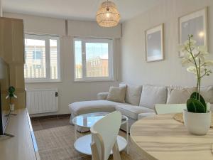 a living room with a couch and a table at Apartamento Son do Mar in Porto do Son
