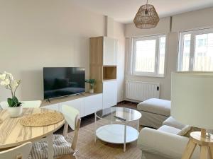 a living room with a couch and a table at Apartamento Son do Mar in Porto do Son