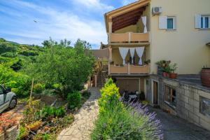an external view of a house with a garden at Apartments Tatjana in Banjol