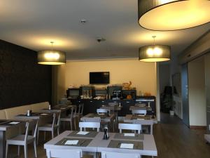 TV a/nebo společenská místnost v ubytování Hotel Pax