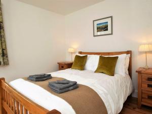 a bedroom with a bed with towels on it at 3 Bed in Folkestone 75607 in Sandgate