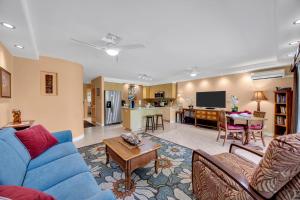 TV in/ali zabaviščno središče v nastanitvi Koa Resort 4C