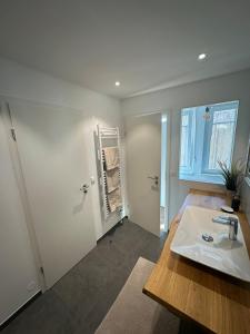 Fotografie z fotogalerie ubytování La Suite Blanche-Designapartment Freiburg Altstadt ve Freiburgu + 3 fotografie