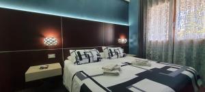 Giường trong phòng chung tại Manu's Guest Suite