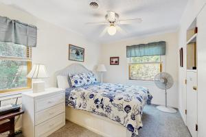 Gallery image of Twin Dolphin 9 in Avon