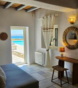 Posteľ alebo postele v izbe v ubytovaní Paros Afrodite Luxury Villas