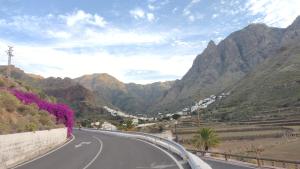 an empty road with mountains in the background at Casa Tamadaba in Agaete