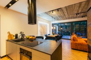 an open kitchen and living room with a dining room at Ule dziadka Kazka in Turzańsk