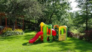 Zona de joacă pentru copii de la Domki Pod Jesionami