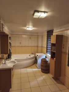 Ένα μπάνιο στο Vilnu Guest House