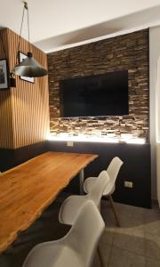 TV a/nebo společenská místnost v ubytování Casa Belvì - Garden Appartement Lugana Sirmione + 23 fotografií