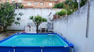 Bazén v ubytování Toledo Double Private Room nebo v jeho okolí