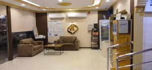 Posezení v ubytování العييري للشقق المخدومة الدمام Al Eairy Serviced Apartments Dammam 7