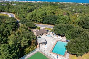 an overhead view of a swimming pool in a yard at Dream Inn in Corolla