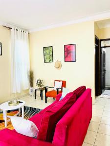 Un lugar para sentarse en Sky world homes 8 fotos más