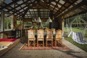 Aed väljaspool majutusasutust Saaremaa Õlletuba - Attic Retreat at Pihtla Brewery