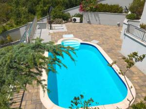 Bazén v ubytovaní Apartment in Crikvenica 42636 alebo v jeho blízkosti