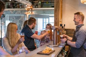 Majutusasutuse Saaremaa Õlletuba - Attic Retreat at Pihtla Brewery külastajad