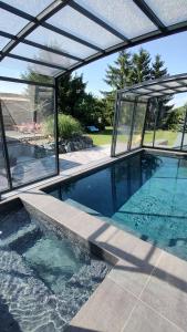Kolam renang di atau dekat dengan Apartmán Hevlín
