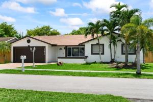 a house with palm trees and a driveway at Miami house Heated Pool Game Room BBQ L67 in Lindgren Acres