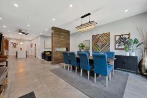 Posezení v ubytování Wicker Park 6bd 4ba, Steps from CTA, Parking Incl home