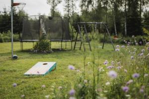 Aed väljaspool majutusasutust Saaremaa Õlletuba - Attic Retreat at Pihtla Brewery