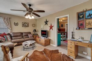a living room with a couch and a tv at Lakeside Retreat And Game Haven in Eufaula
