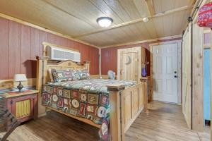 a bedroom with a bed in a room at Lakeside Retreat And Game Haven in Eufaula