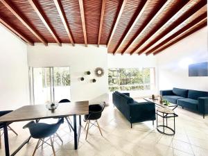 Posezení v ubytování R301 Apartment close to Lleras park and Provenza