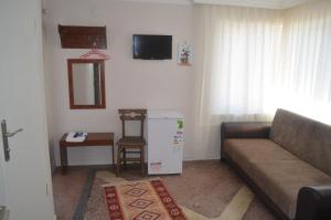 Una televisión o centro de entretenimiento en Tunc Hotel