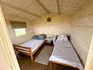 Postel nebo postele na pokoji v ubytování Seaside Retreat with Hot tub,Sauna, Pool & BBQ