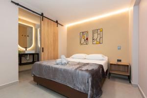 a bedroom with a large bed and a bathroom at Luxury Poblado House 12 Rooms 2 Jacuzzis AC in Medellín