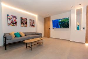 a living room with a couch and a table at Luxury Poblado House 12 Rooms 2 Jacuzzis AC in Medellín