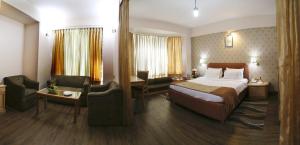 Postel nebo postele na pokoji v ubytování Dee Marks Airport Hotel & Resorts